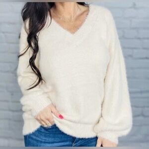 ANDREE BY UNIT Cream V-Neck Sweater